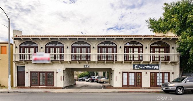 Exterior, Facade, Mediterranean