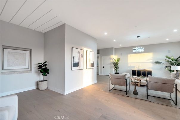 Chandelier, Dining room, Interior, Living room, Recessed Lighting, Wood Texture Flooring