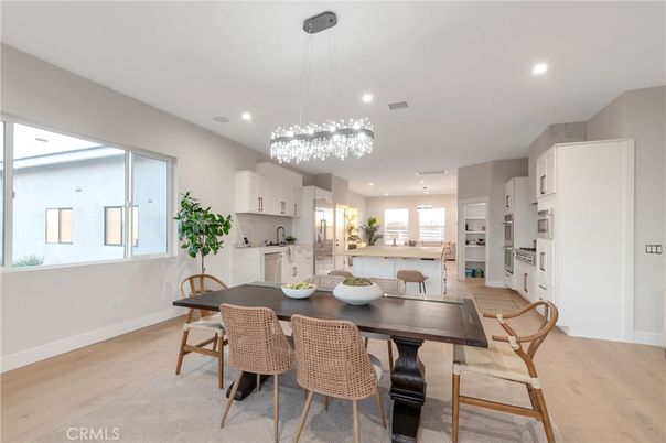 Chandelier, Dining room, Interior, Kitchen, Pendant Lights, Recessed Lighting, Wood Texture Flooring