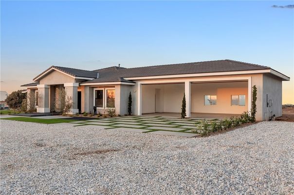 Backyard, Exterior, Facade, Ranch