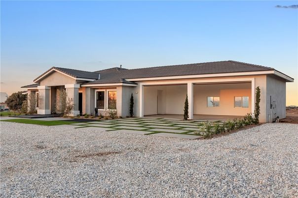 Backyard, Exterior, Facade, Ranch