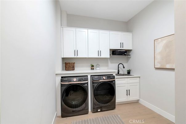 Interior, Washer, Wood Texture Flooring