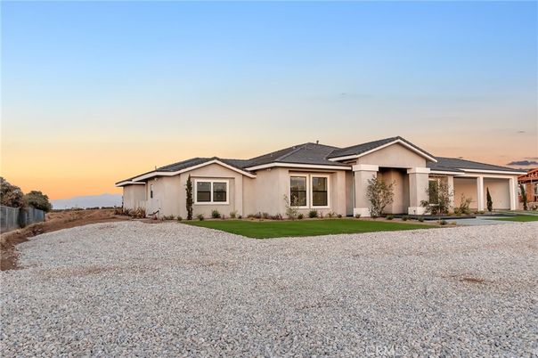 Backyard, Exterior, Facade, Ranch