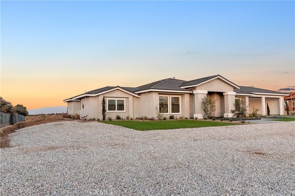 Backyard, Exterior, Facade, Ranch