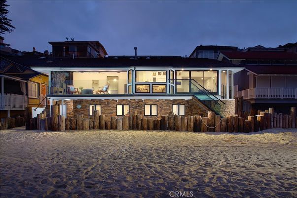 Exterior, Facade, Modern