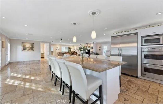 Interior, Kitchen, Living room, Pendant Lights, Recessed Lighting, Stainless Steel Appliances