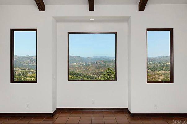 Empty room, Interior, Recessed Lighting, Wooden Beams