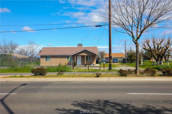 Exterior, Facade, Ranch