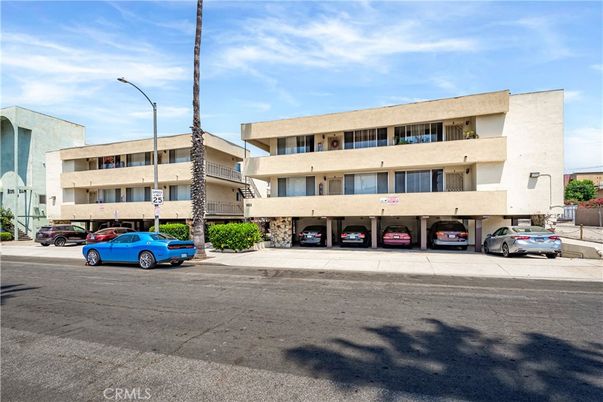 Exterior, Facade, Condo Building