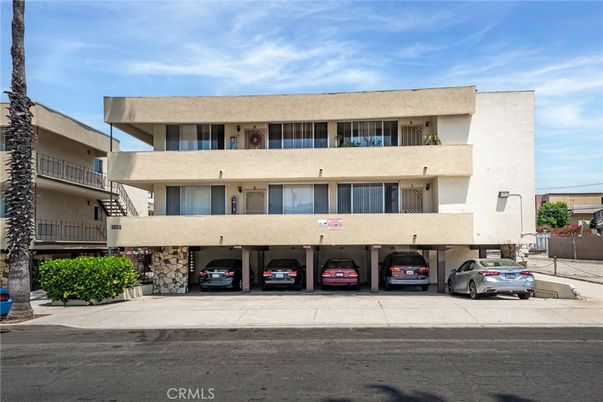 Exterior, Facade, Condo Building