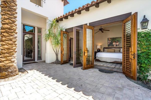 Bedroom, Exterior