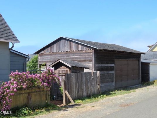 Detached Garage, Exterior