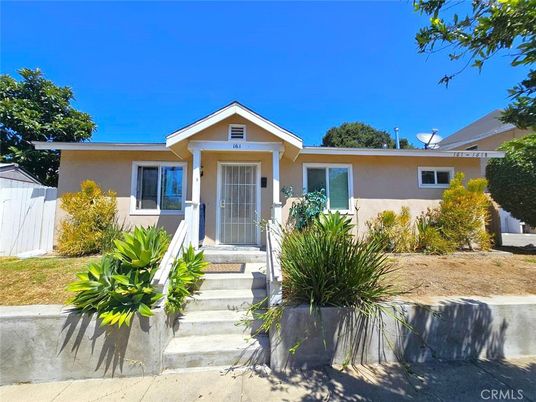 Exterior, Facade, Ranch