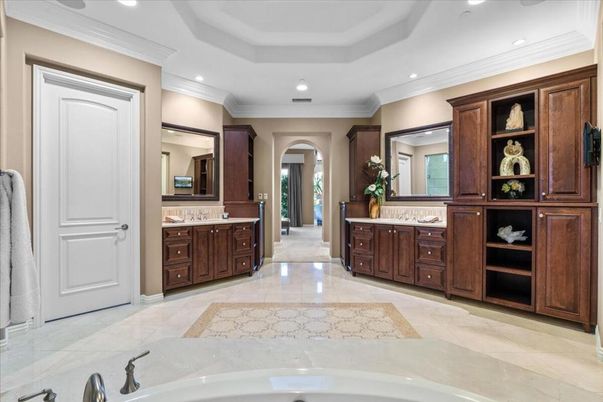 Bathroom, Dual Sink Vanities, Interior, Recessed Lighting