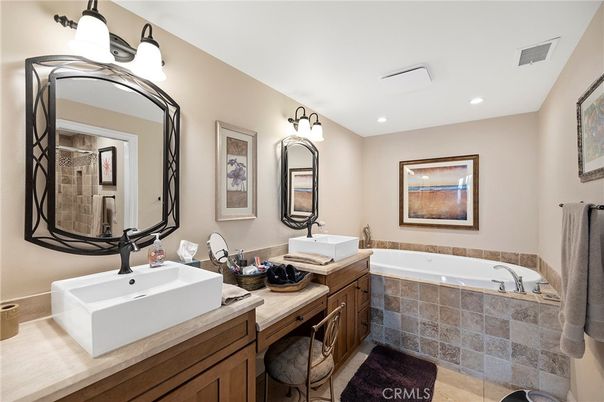 Bathroom, Dual Sink Vanities, Interior, Recessed Lighting