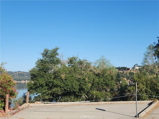 Exterior, Lake