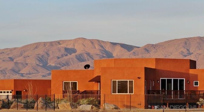 Exterior, Facade, Modern