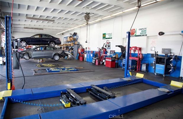 Garage, Interior
