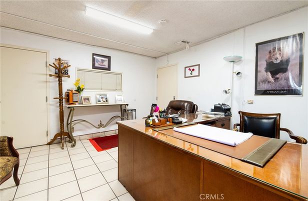 Home Office, Interior
