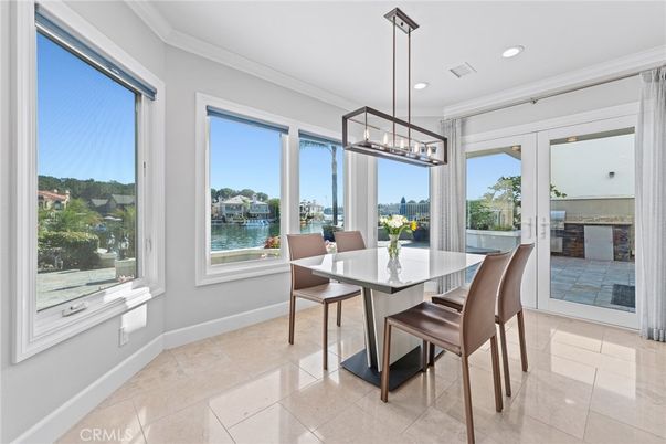 Dining room, Interior, Pendant Lights, Recessed Lighting, Water