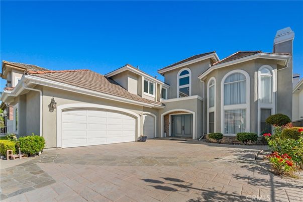 Attached, Exterior, Facade, Mediterranean