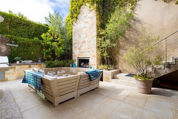 Exterior, Fireplace