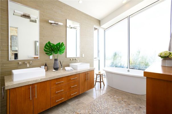 Bathroom, Dual Sink Vanities, Free Standing Baths, Interior, Recessed Lighting