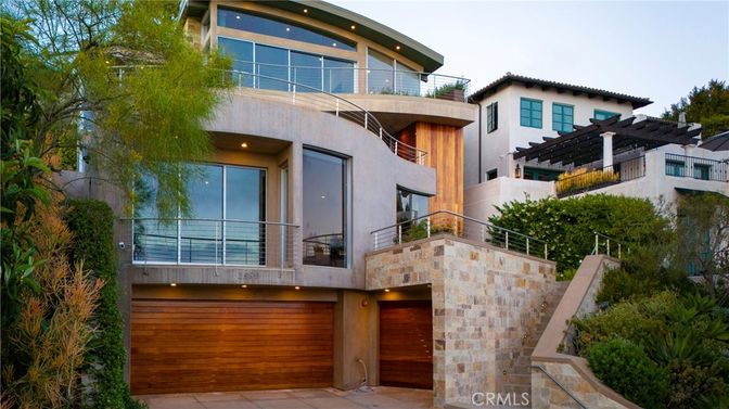 Attached, Exterior, Facade, Modern
