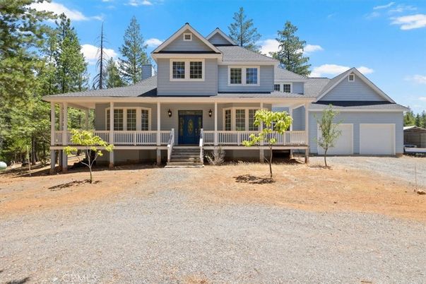 Attached, Exterior, Facade, Farmhouse