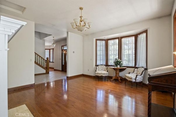 Chandelier, Interior, Piano, Wood Texture Flooring