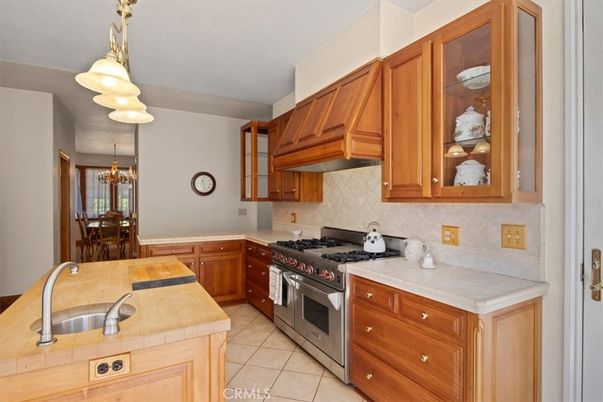 Chandelier, Dining room, Interior, Kitchen, Pendant Lights, Stainless Steel Appliances, Tile Countertops