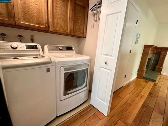 Interior, Washer, Wood Texture Flooring