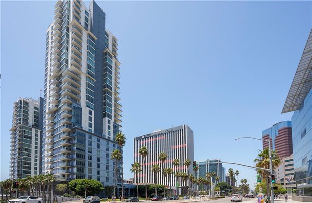 Exterior, Facade, Condo Building