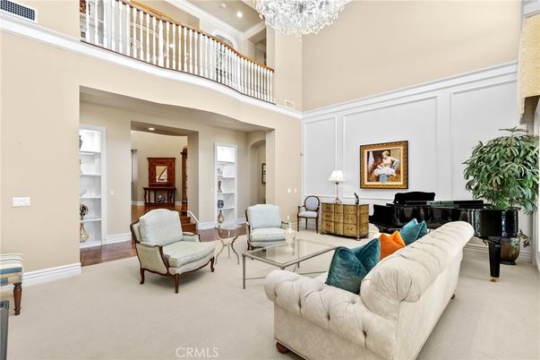 Chandelier, Interior, Living room, Piano, Recessed Lighting, Wood Texture Flooring