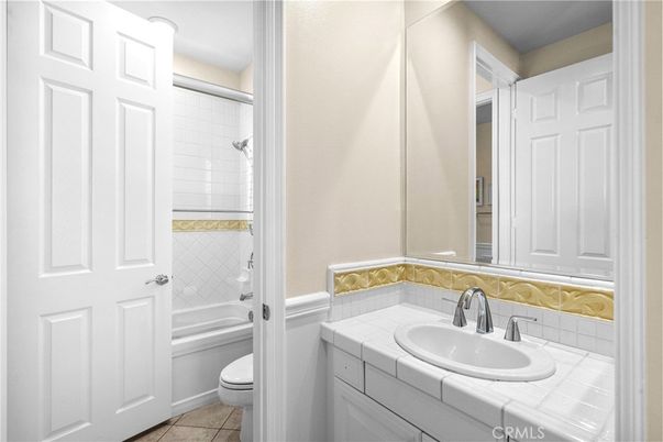 Bathroom, Interior, Tile Countertops