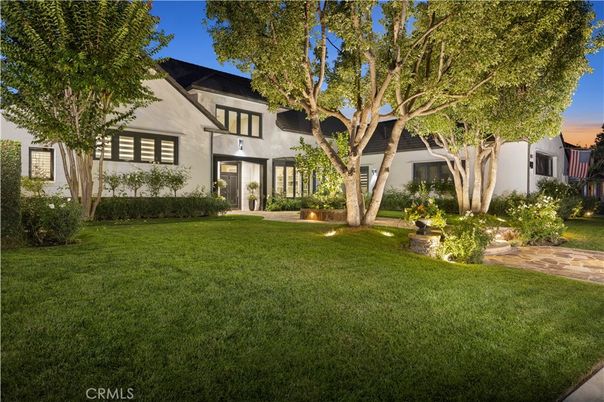 Backyard, Exterior, Facade, Modern