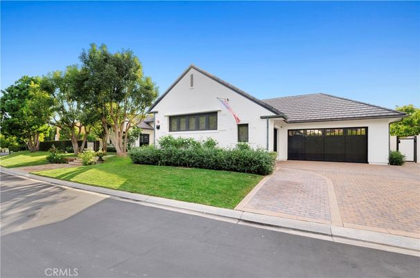 Attached, Exterior, Facade, Ranch