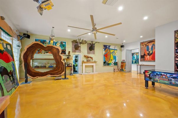 Game Room, Interior, Recessed Lighting