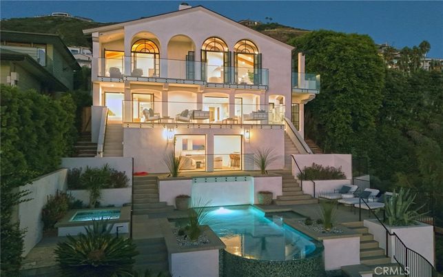 Exterior, Facade, Pool, Modern