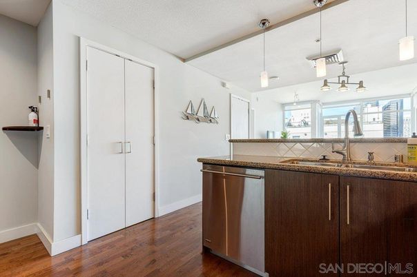 Interior, Pendant Lights, Wood Texture Flooring
