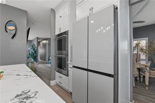 Dining room, Interior, Kitchen, Stainless Steel Appliances, Wood Texture Flooring