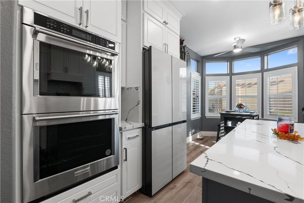 Dining room, Interior, Kitchen, Stainless Steel Appliances, Wood Texture Flooring