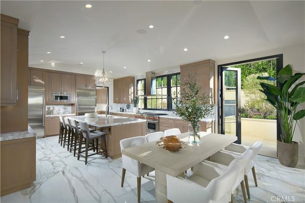 Chandelier, Dining room, Interior, Kitchen, Marble, Pendant Lights, Recessed Lighting, Stainless Steel Appliances