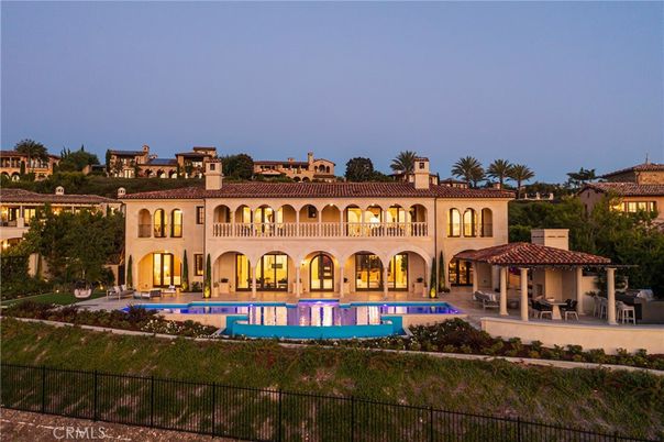 Exterior, Facade, Pool, Mediterranean