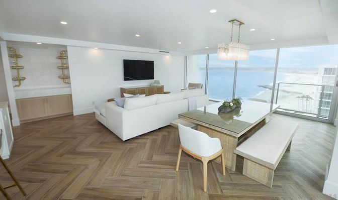 Chandelier, Dining room, Interior, Living room, Recessed Lighting, Wood Texture Flooring