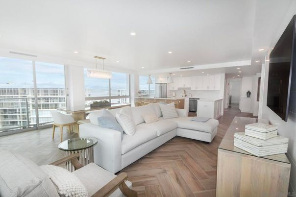 Chandelier, Dining room, Interior, Kitchen, Living room, Pendant Lights, Recessed Lighting, Stainless Steel Appliances, Wood Texture Flooring