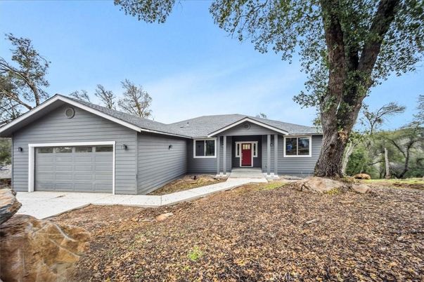Attached, Exterior, Facade, Ranch