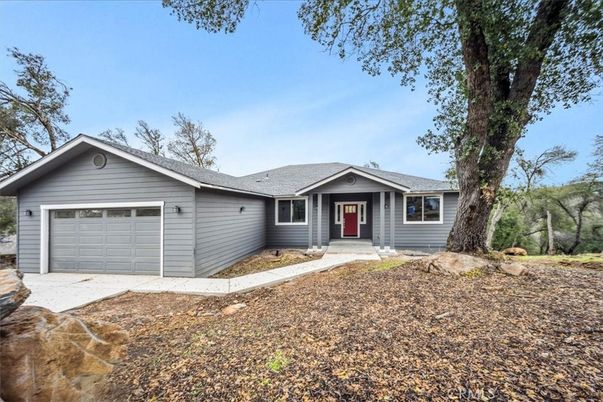 Attached, Exterior, Facade, Ranch