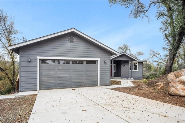 Attached, Exterior, Facade, American Craftsman
