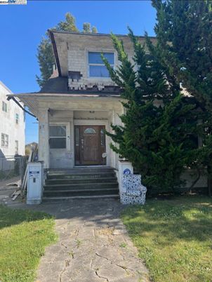 Exterior, Facade, American Foursquare